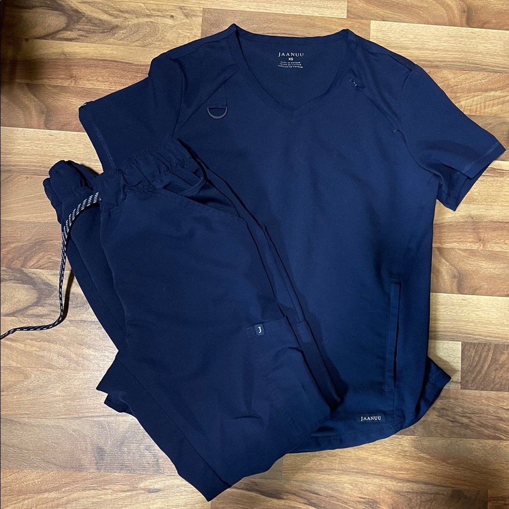 * Jaanuu scrub set size extra small *